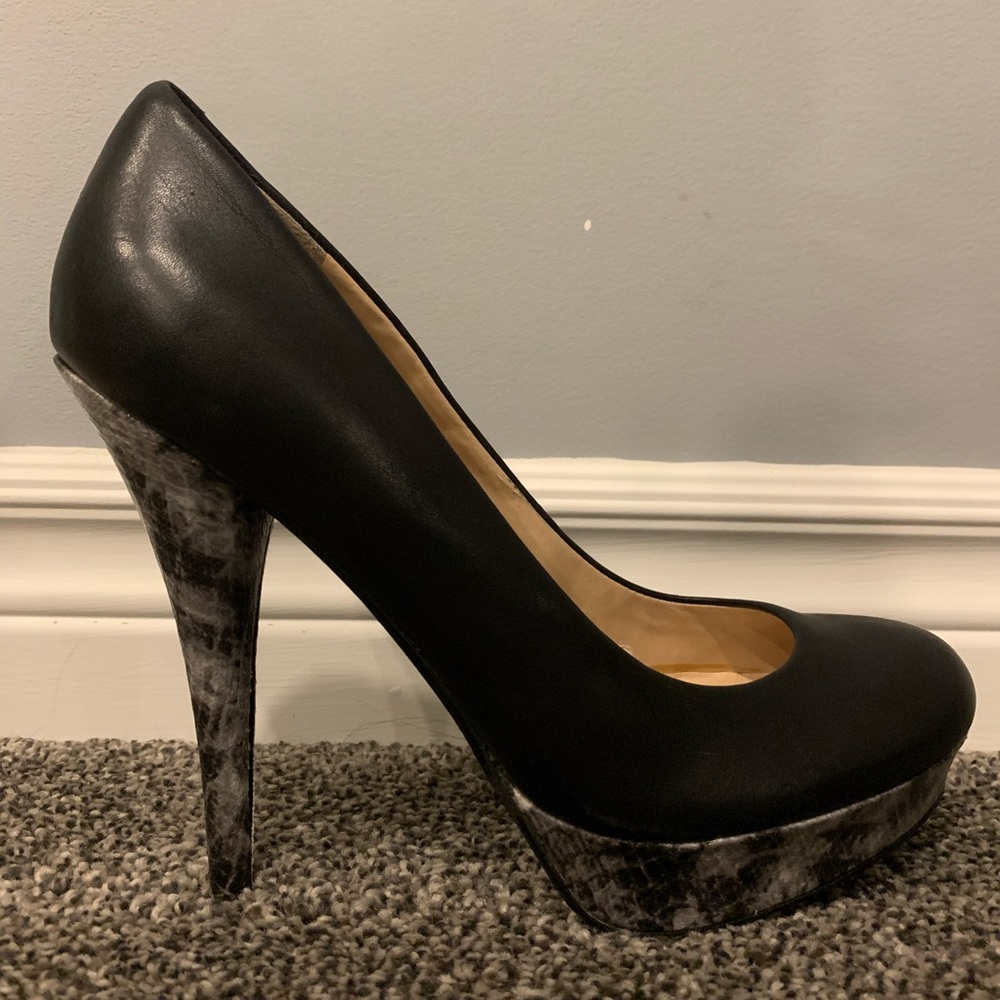 Guess platform heels sz 8 1/2